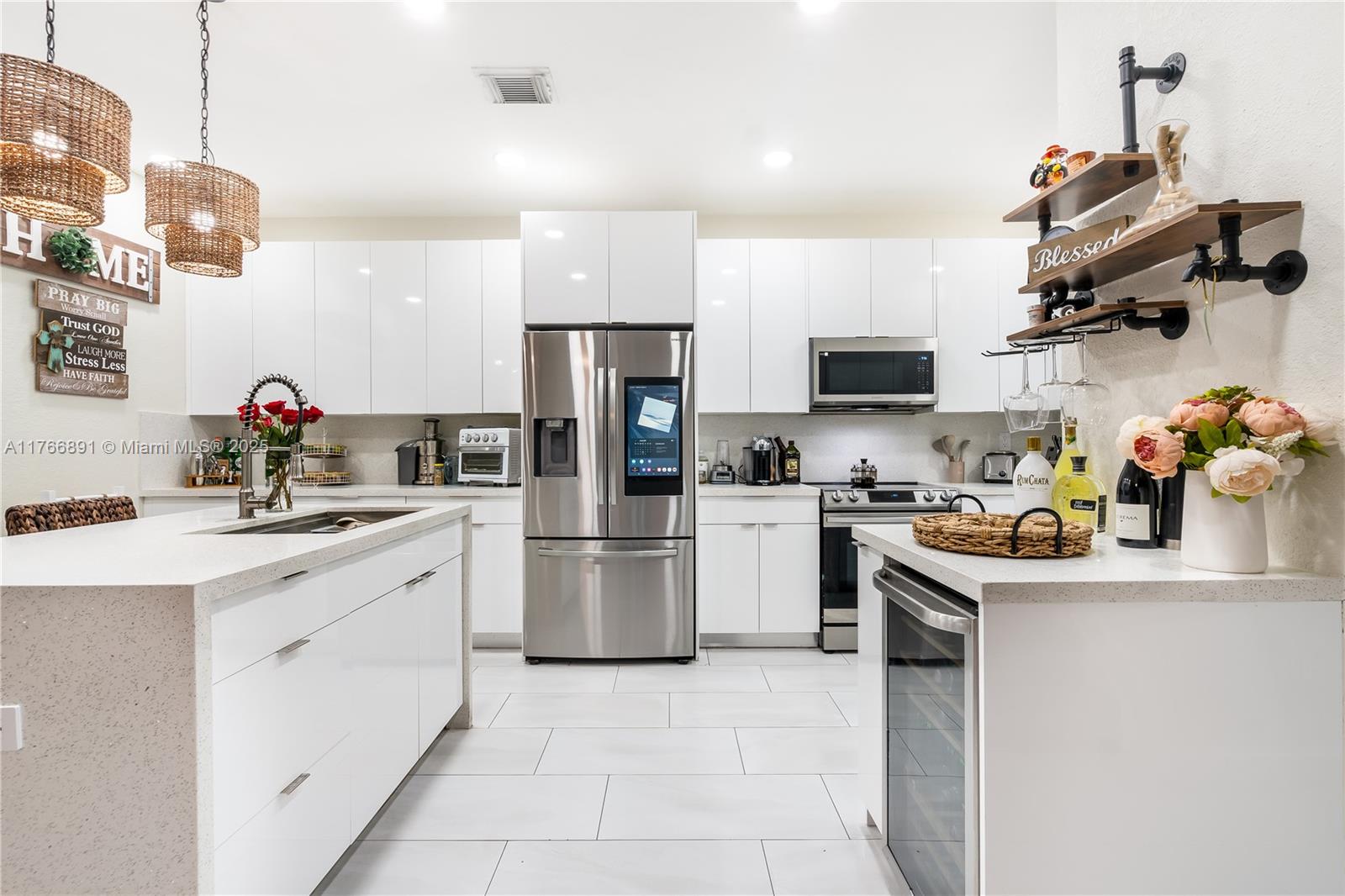 AB AT TAMIAMI TRAIL PHASE - Residential