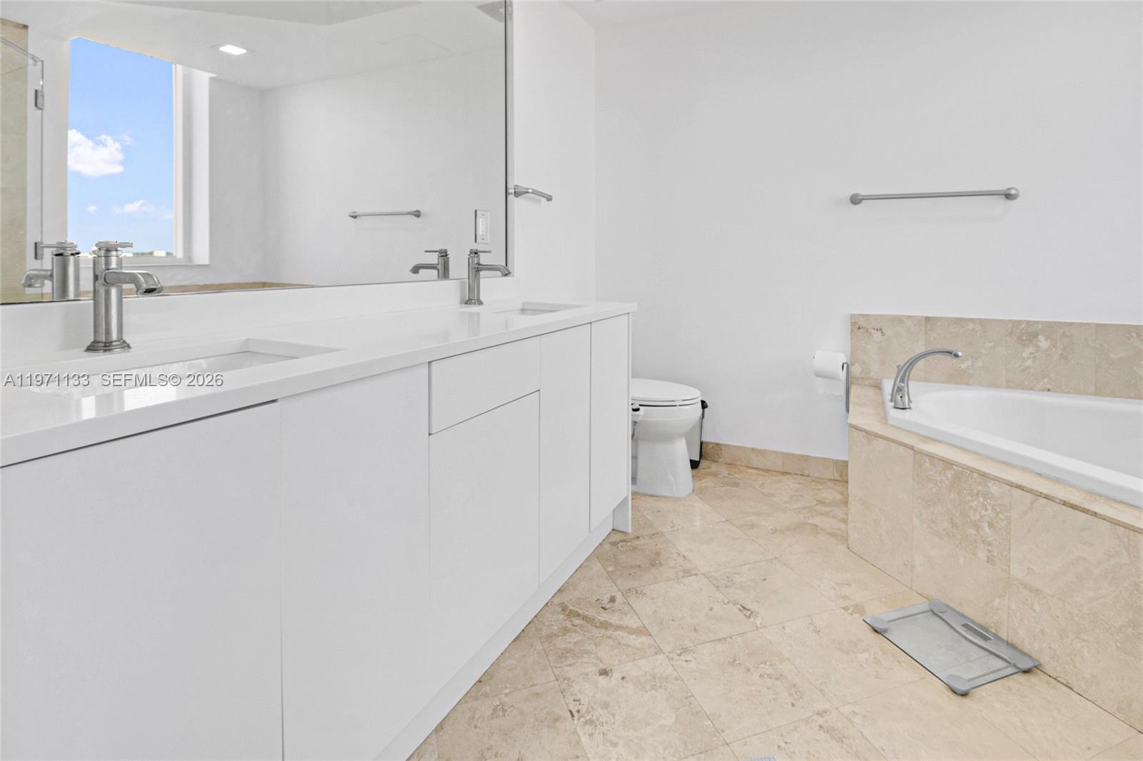 DUO CONDOMINIUM EAST - Residential