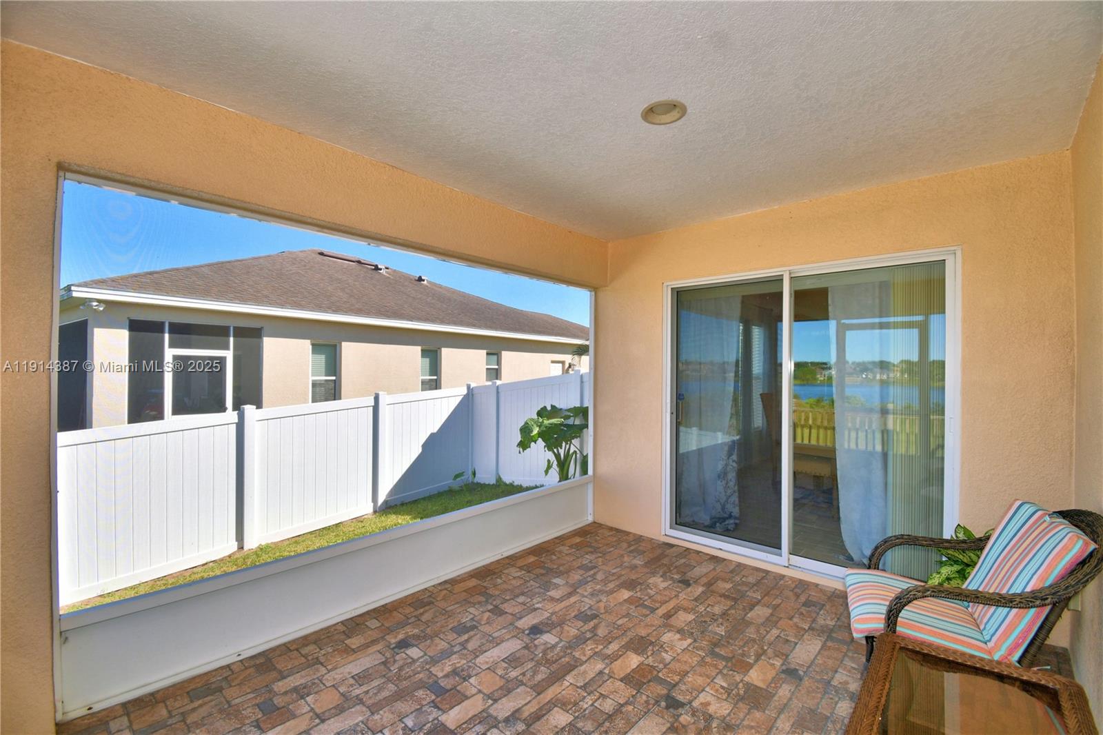 Mandolin 02 - Residential