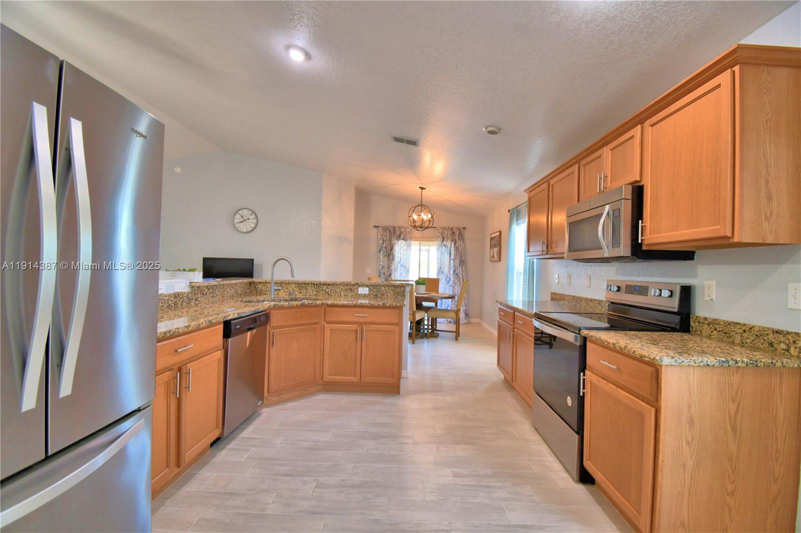 Mandolin 02 - Residential