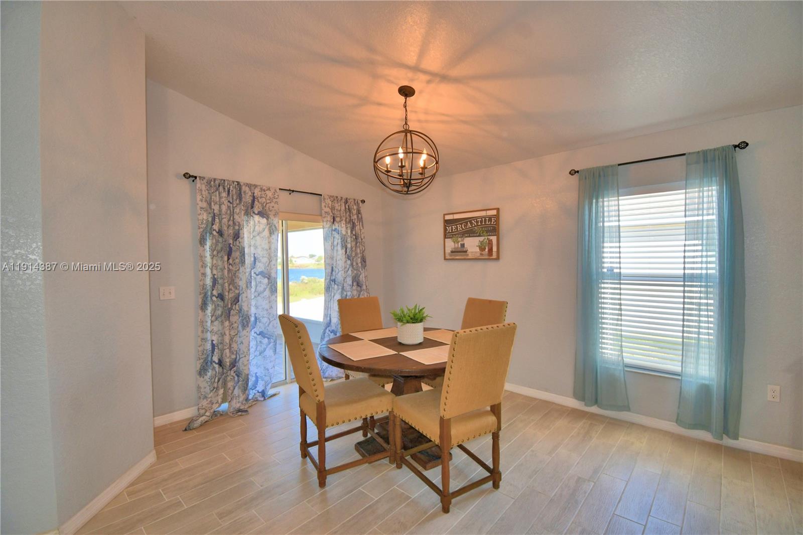 Mandolin 02 - Residential