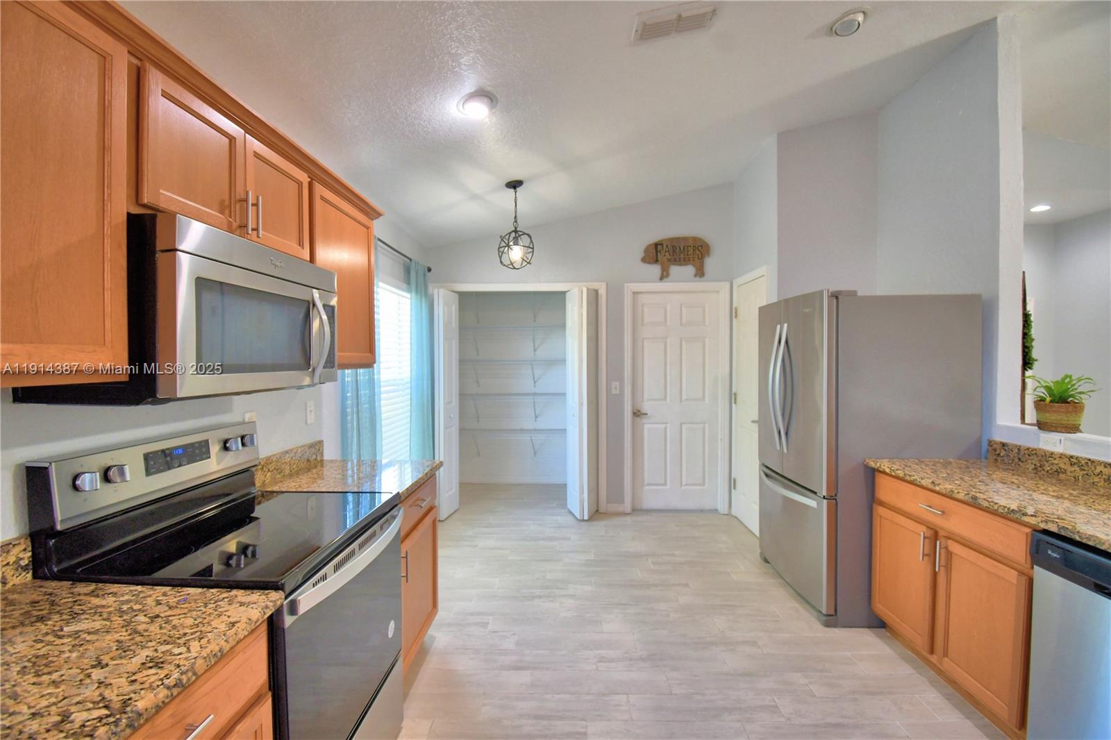 Mandolin 02 - Residential