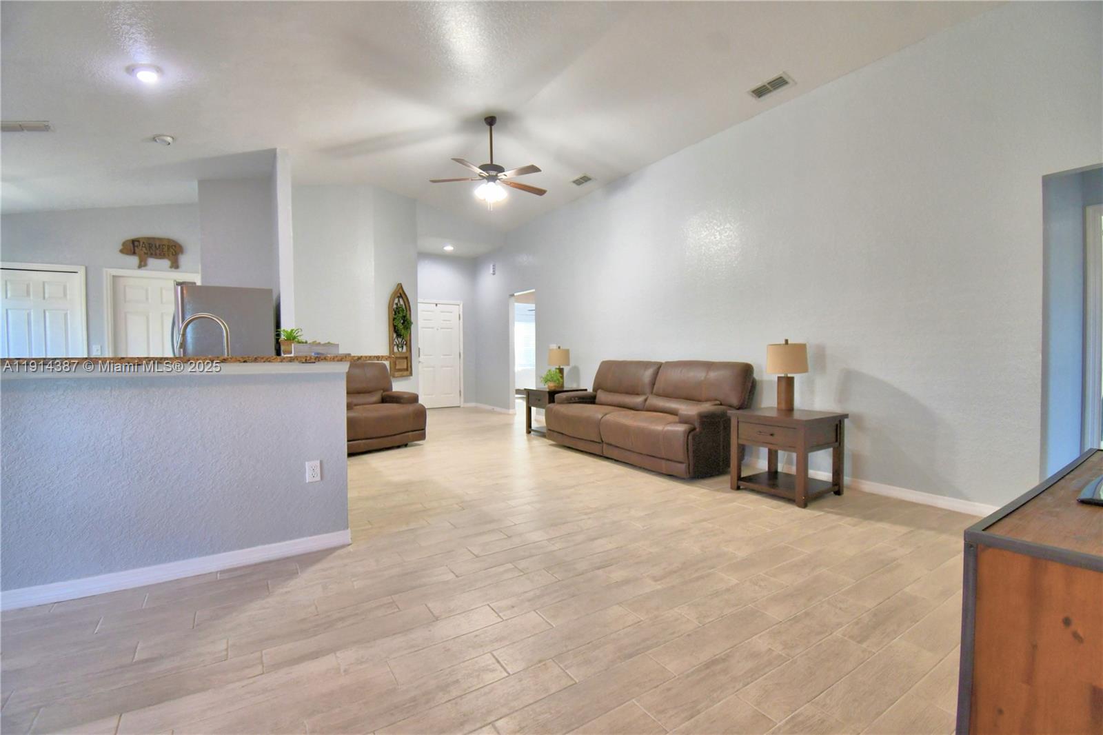 Mandolin 02 - Residential