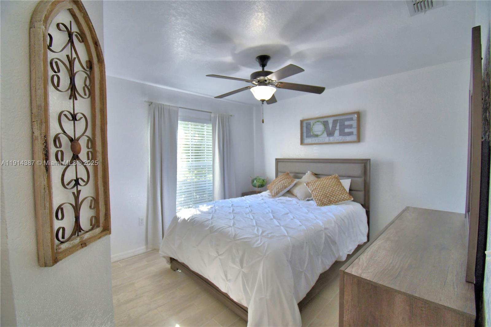 Mandolin 02 - Residential