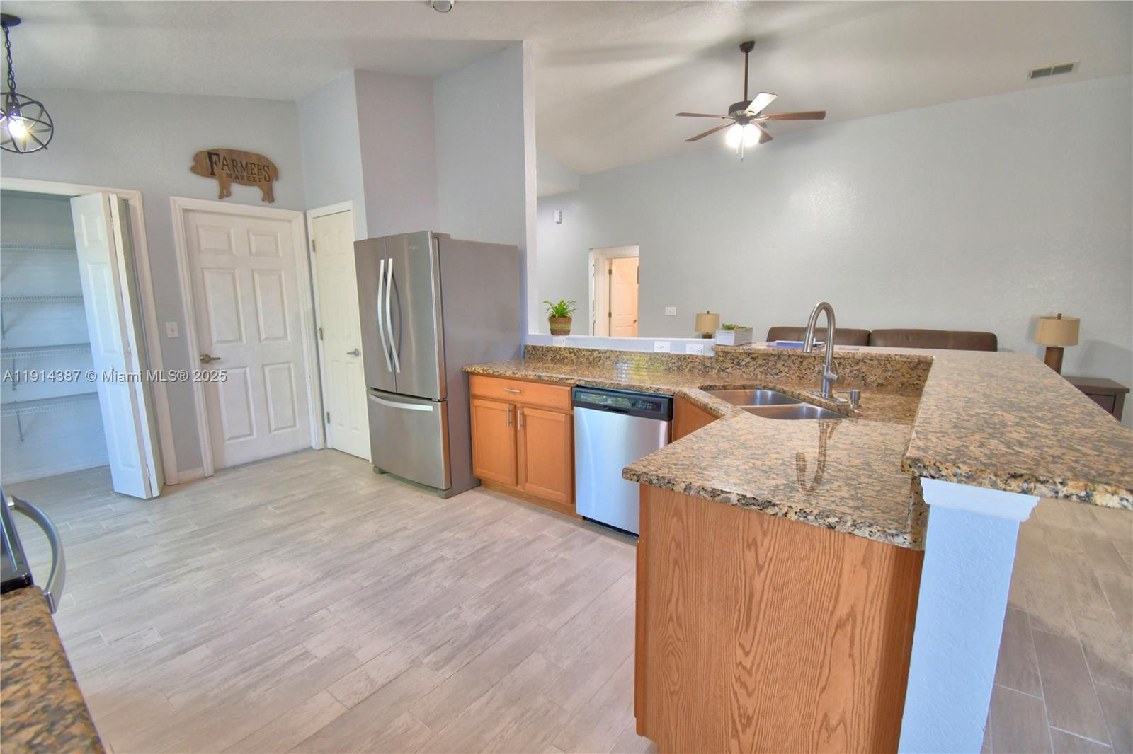 Mandolin 02 - Residential