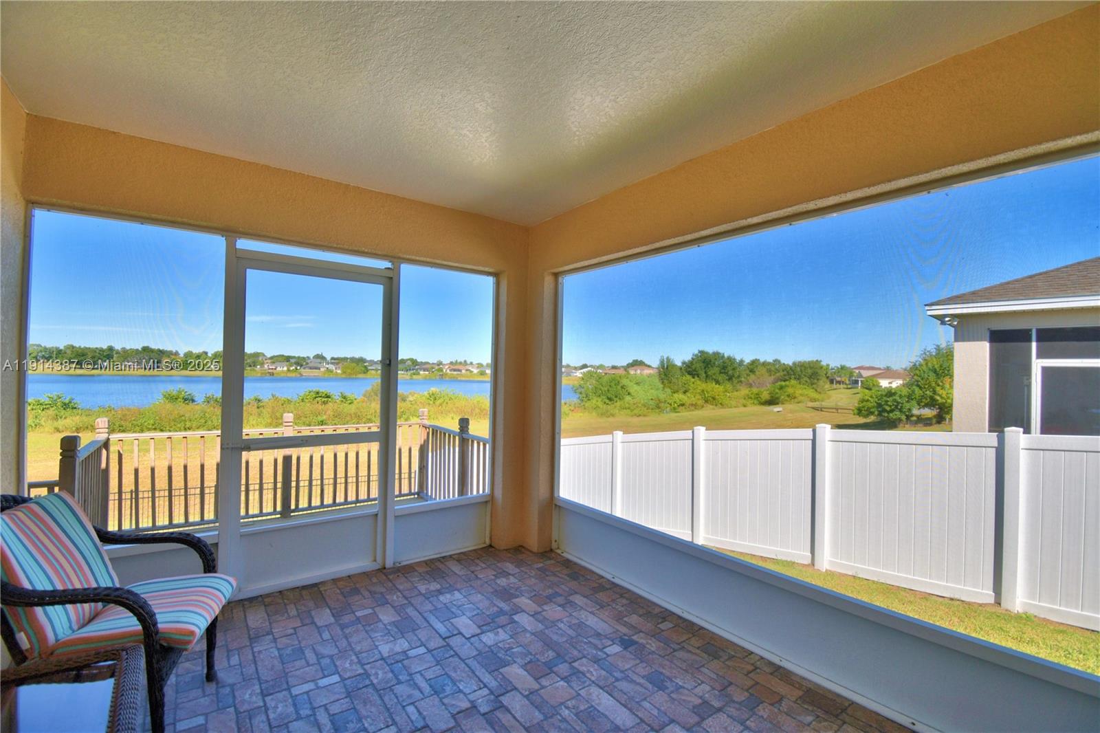 Mandolin 02 - Residential