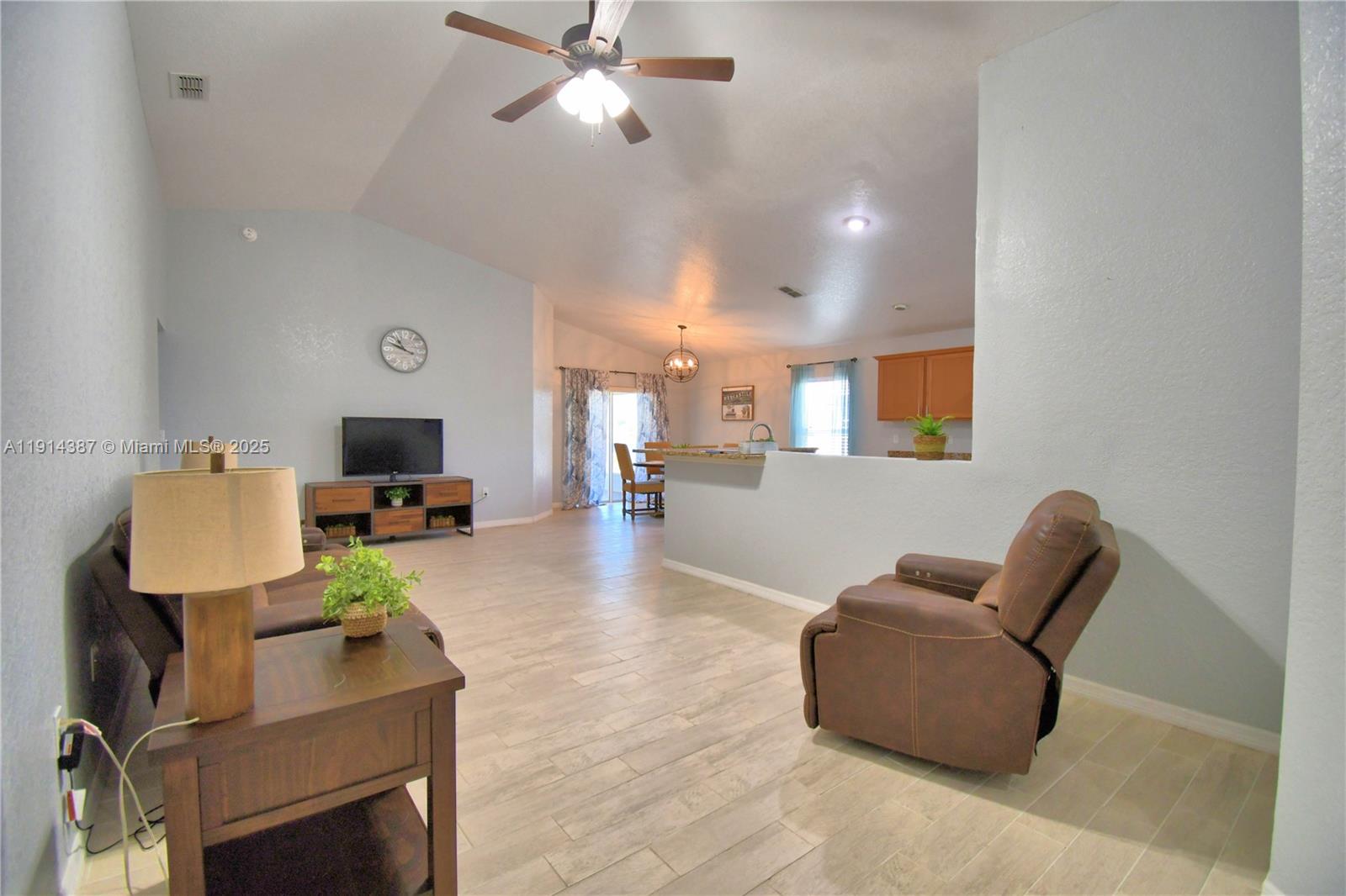 Mandolin 02 - Residential