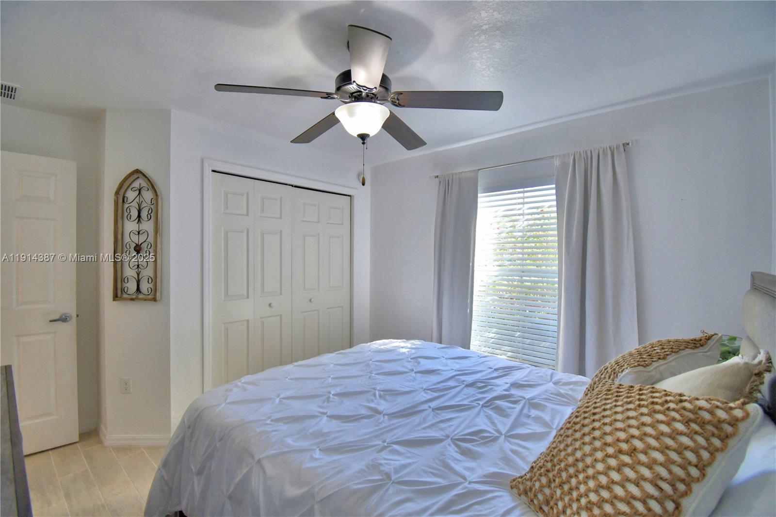 Mandolin 02 - Residential