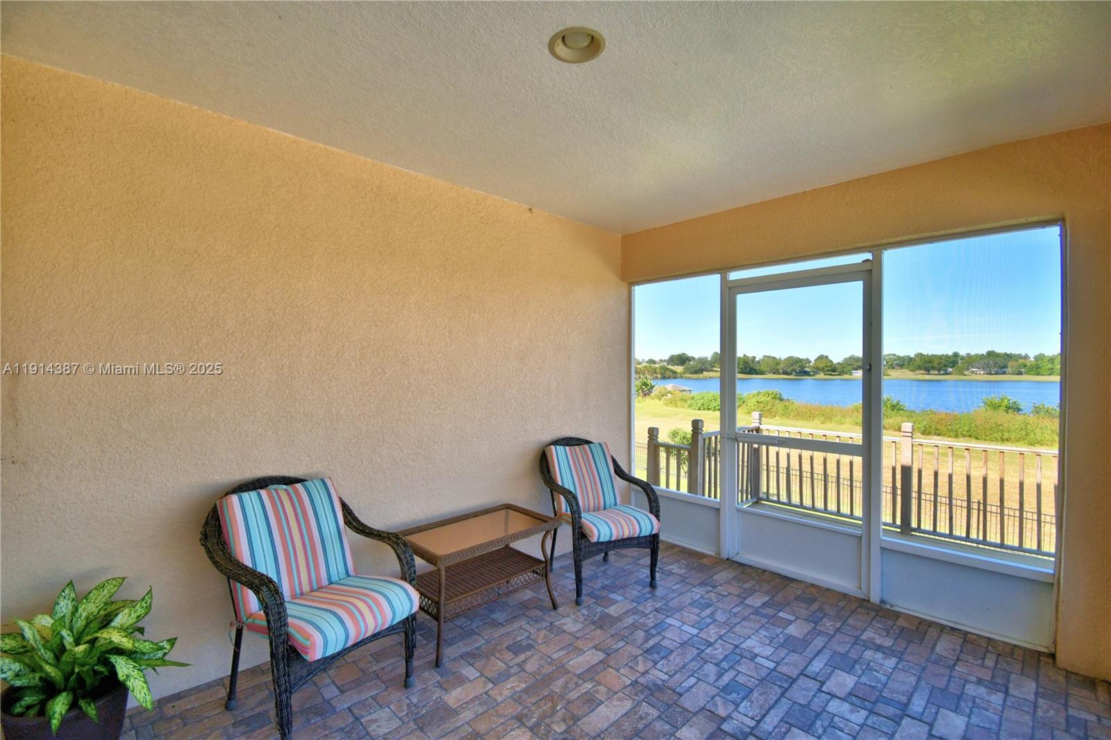 Mandolin 02 - Residential