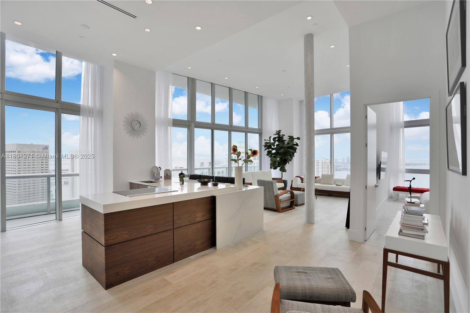 495 Brickell Ave 4102