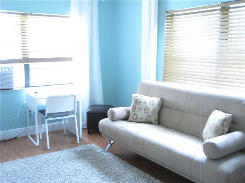 Spacious 1BED/1BATH-Located in one of the most luxurious neighborhoods, "South of Fifth." Just steps to the beach, walking distance to numerous restaurants, parks, grocery store, and more. Located on the 2nd floor in a charming boutique well kept building with only 4 units, includes outdoor space, washer/dryer on grounds, tastefully furnished, may also be leased unfurnished. Easy show contact LA.