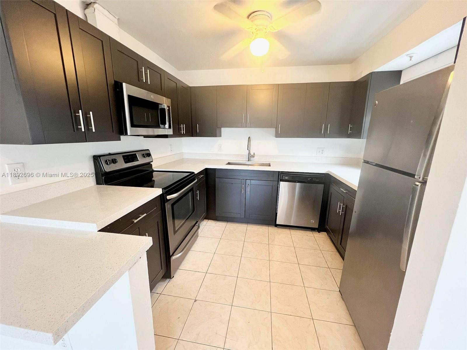 Beautiful and spacious 2-bedroom, 2-bath condo on the second floor, featuring tile floors throughout, new kitchen cabinets, washer and dryer inside the unit. Water and sewer are included in the rent. Excellent location close to I-95, shopping, dining, and less than 2 miles from the beach. One pet allowed (max 20 lbs) with a $250 non-refundable pet fee. Association requires a minimum 580 credit score and 2–3 weeks for approval. Move-in requires first month’s rent, last month’s rent, and one month security deposit.
Enjoy comfortable living in this bright and spacious move in ready!