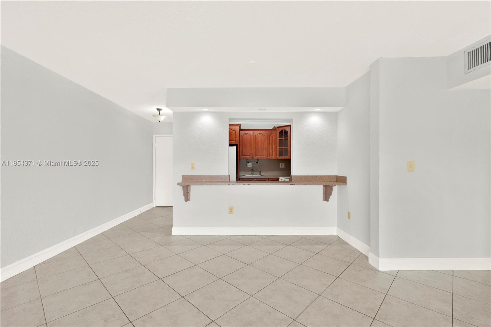 1335 W 68th St 207