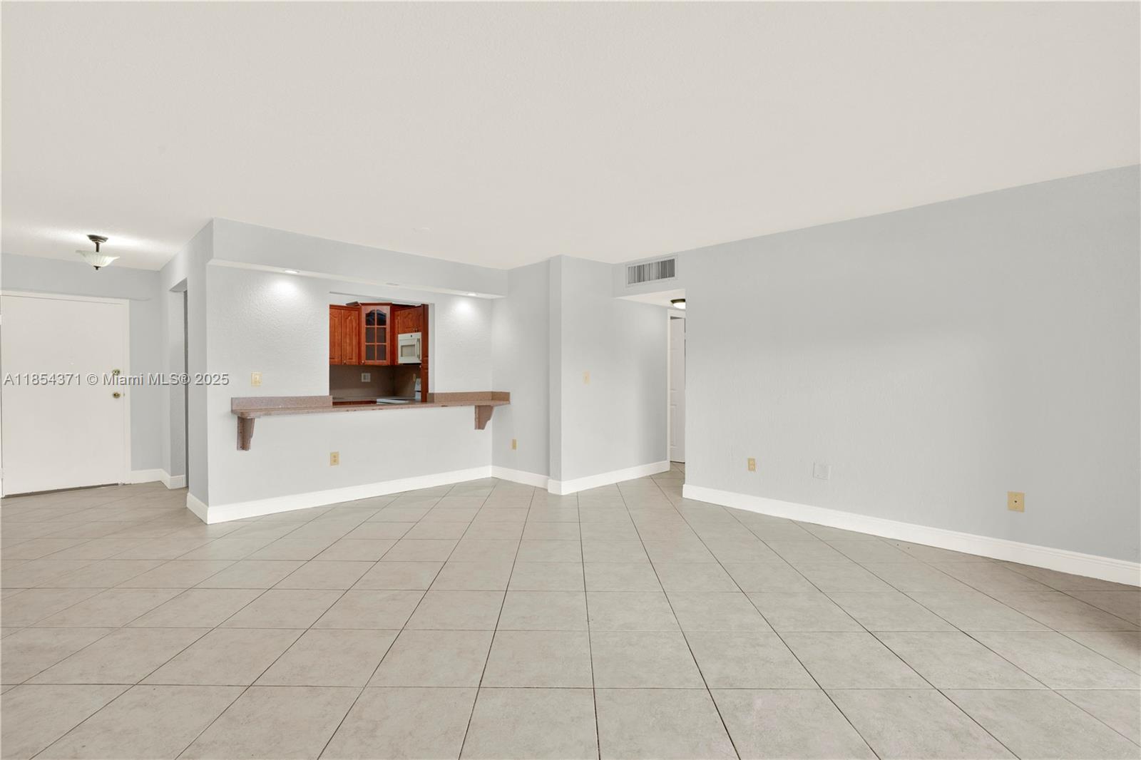 1335 W 68th St 207