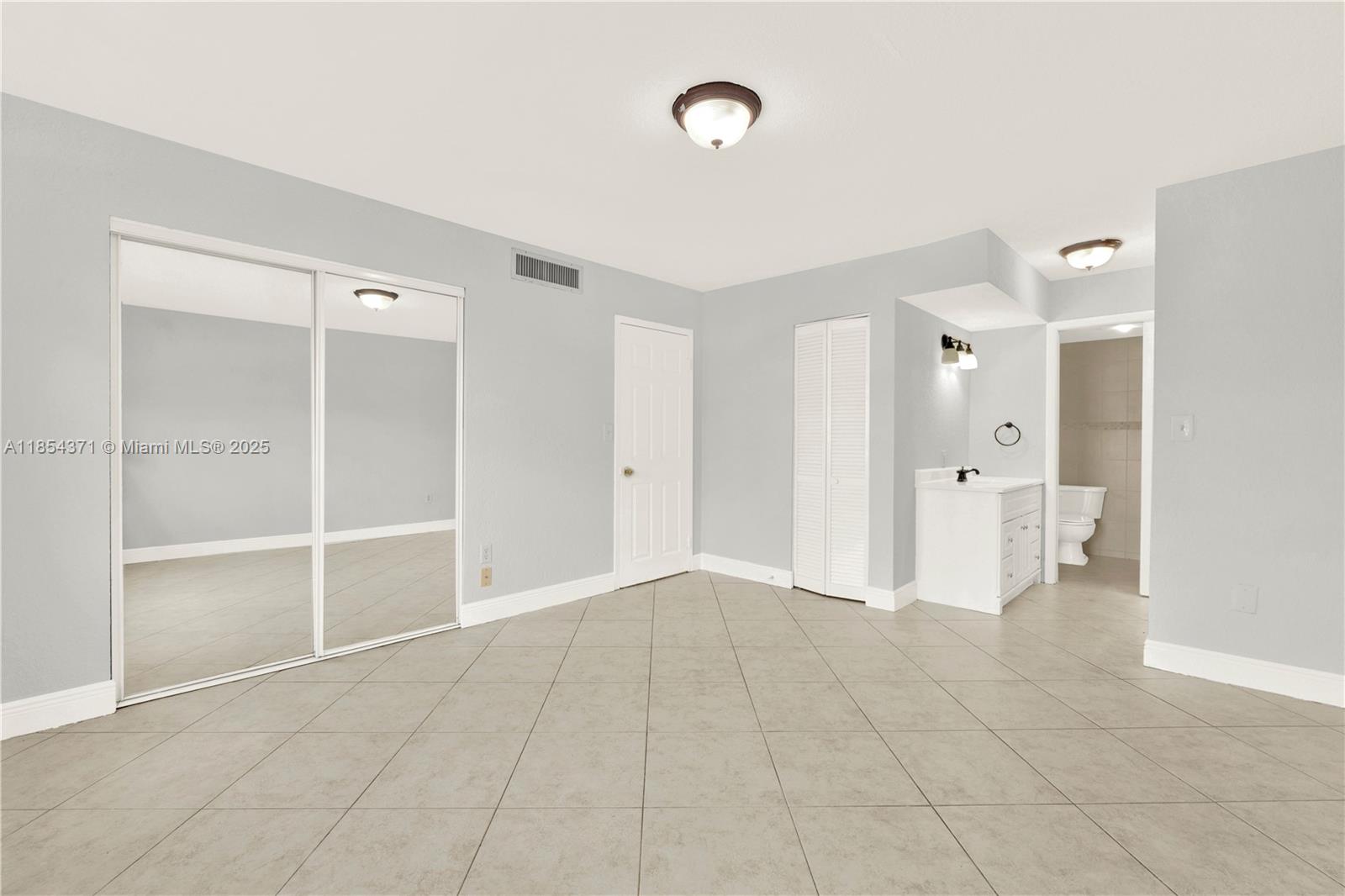 1335 W 68th St 207