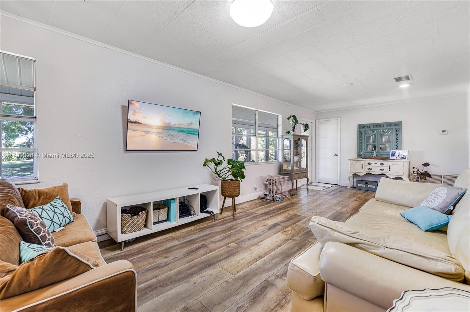 13301 Green Meadow