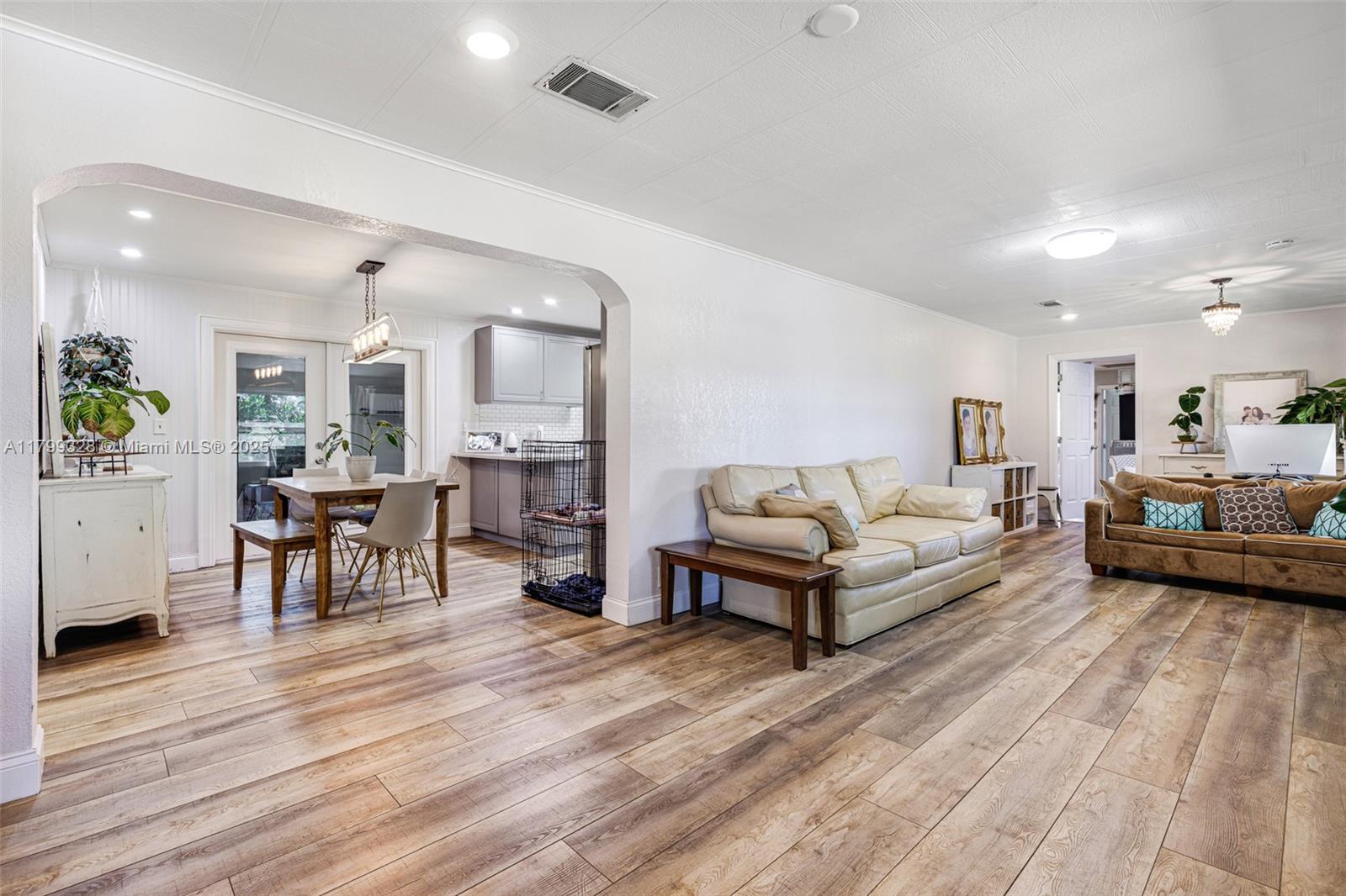 13301 Green Meadow