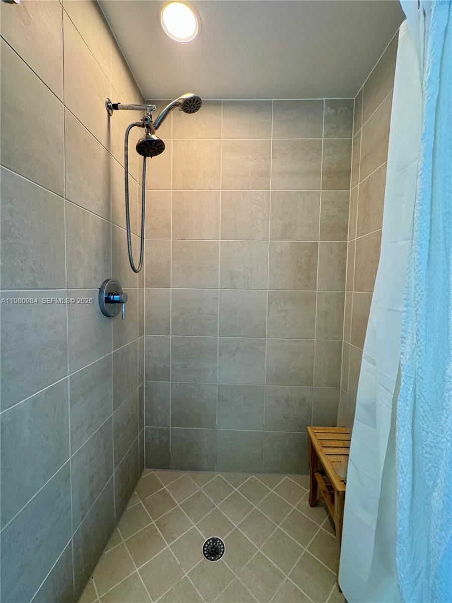 GALLERY ART CONDO - Residential Lease