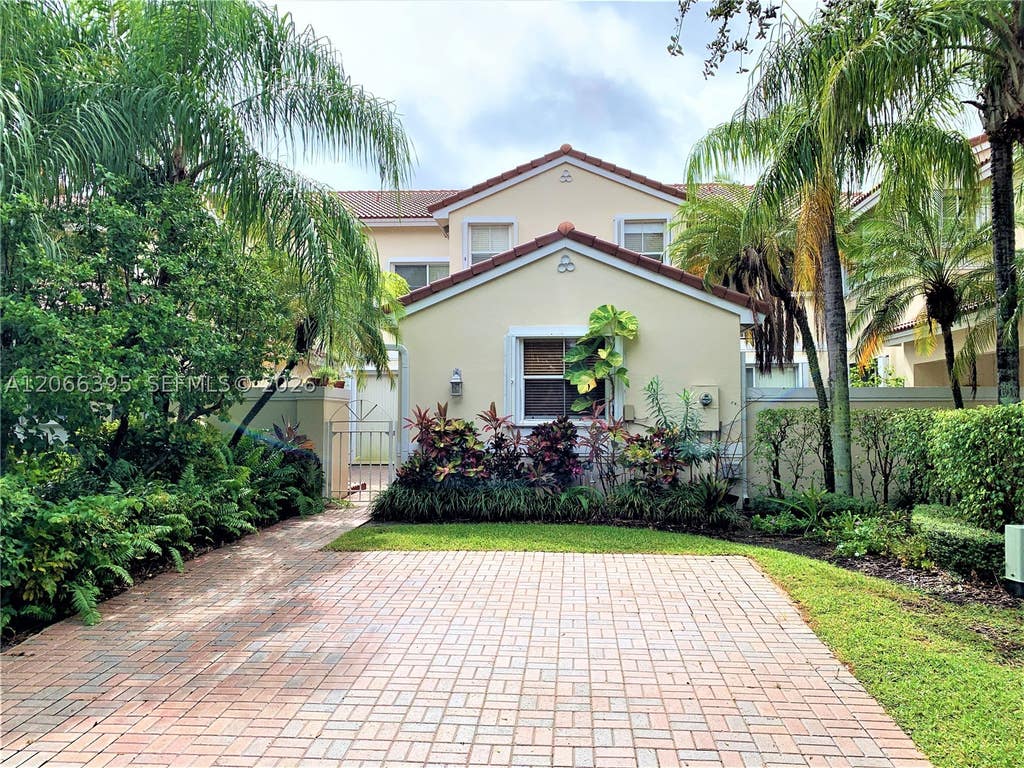 Photo of 1130 Buttonwood Ln #-, Hollywood, FL 33019 (MLS # A12066395)