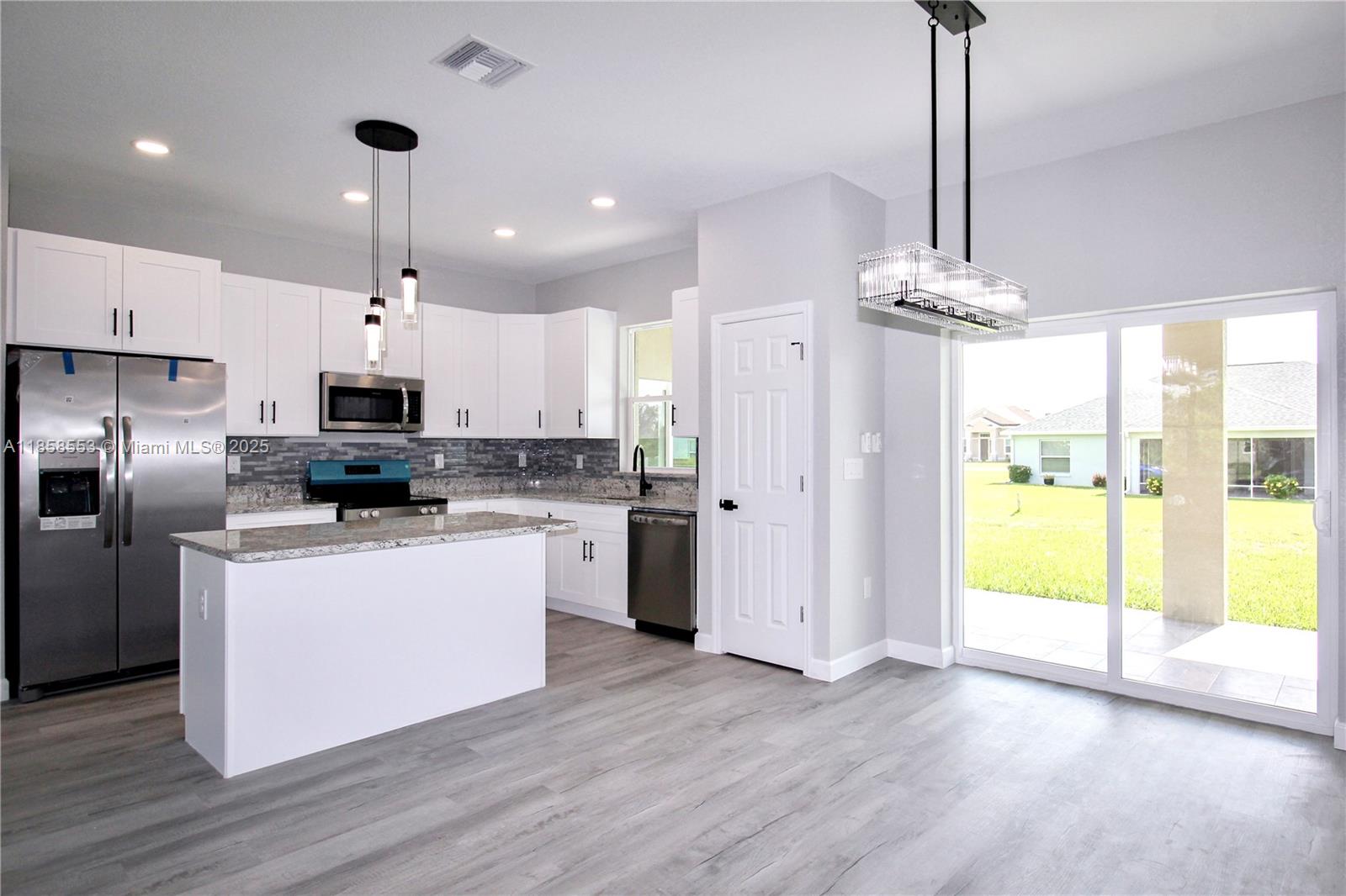 SUN N LAKE EST OF SEBRING - Residential