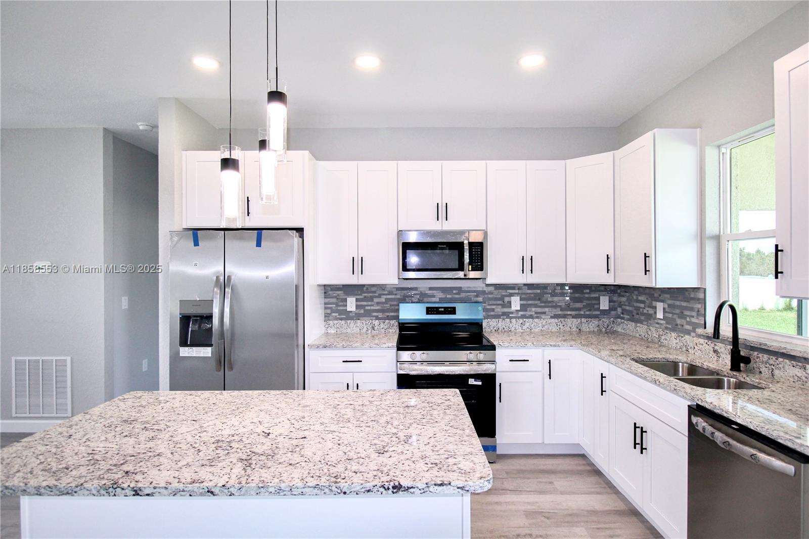 SUN N LAKE EST OF SEBRING - Residential