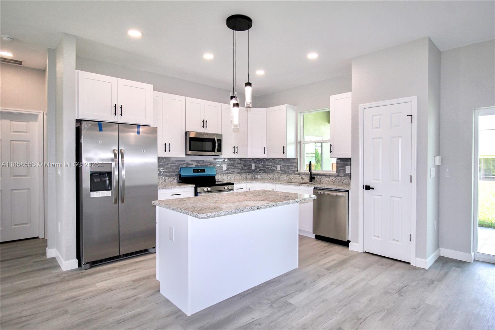 SUN N LAKE EST OF SEBRING - Residential