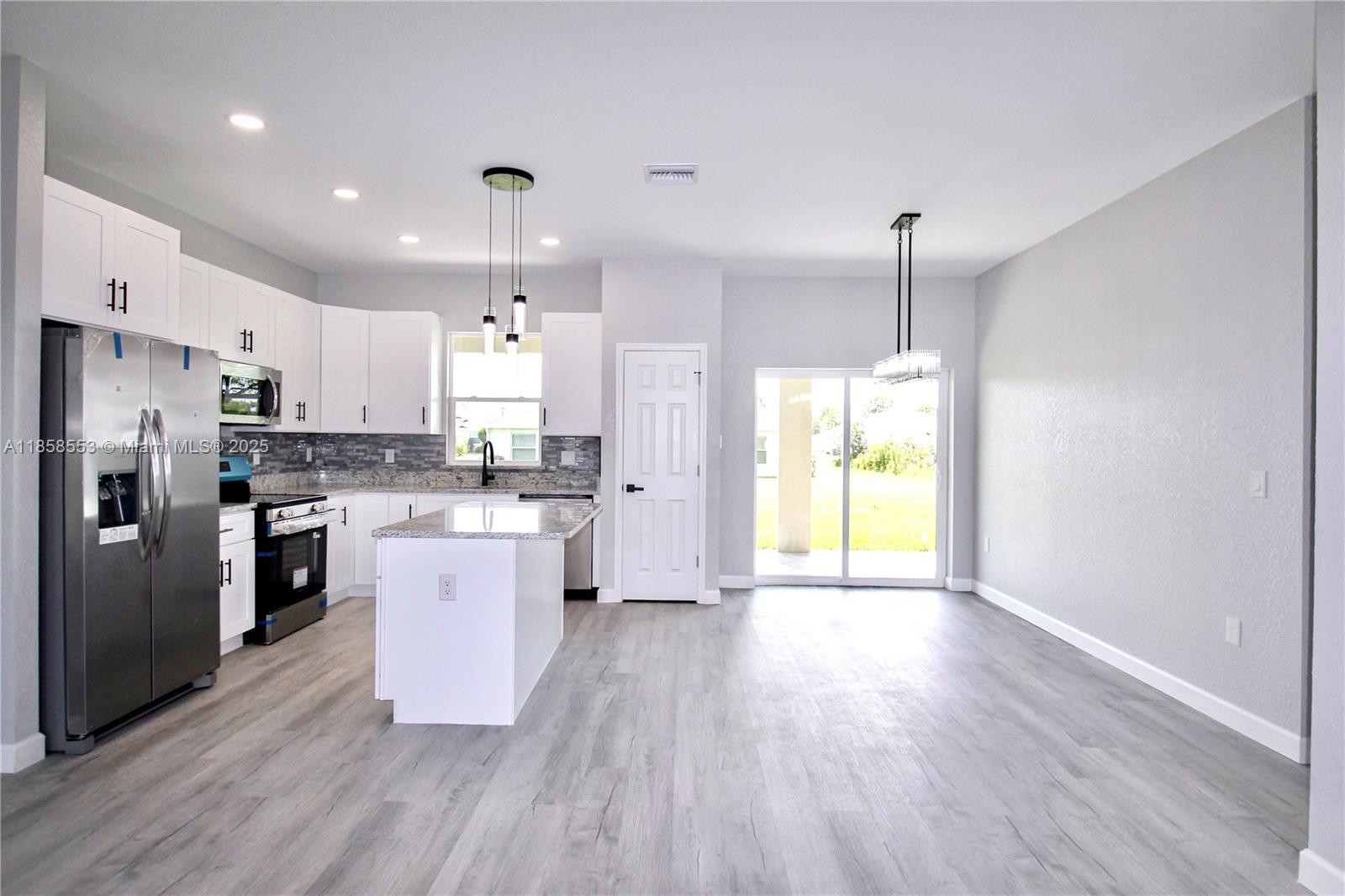 SUN N LAKE EST OF SEBRING - Residential