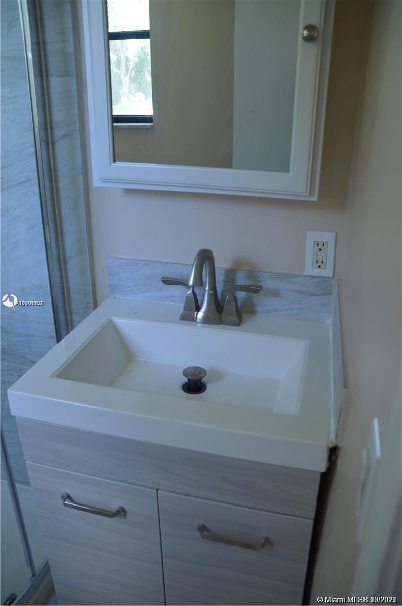 SUNFLOWER CONDO - Residential Lease