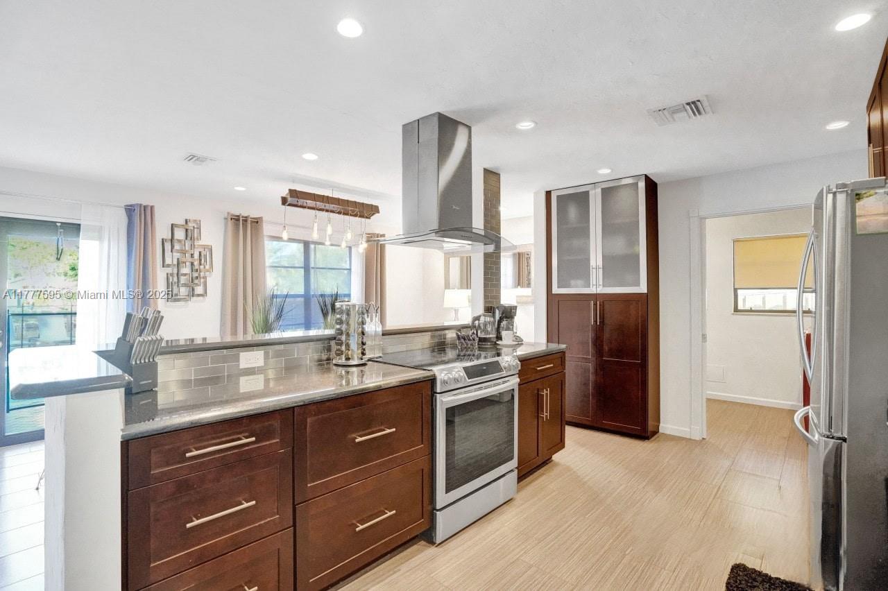 RIVERSIDE COVE - Residential Lease
