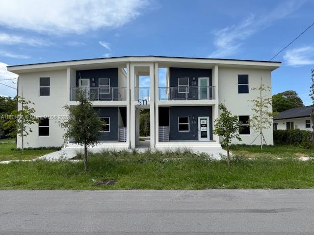 Spacious and new 3bed/2bath in the fabulous area of Hallandale Beach area only minutes away from beaches, Gulfstream Park, Aventura Mall, major roads, restaurants and much more!! all features in this property are moderns with stainless still appliances and laminate wood floor. No HOA
2 parking space per unit
