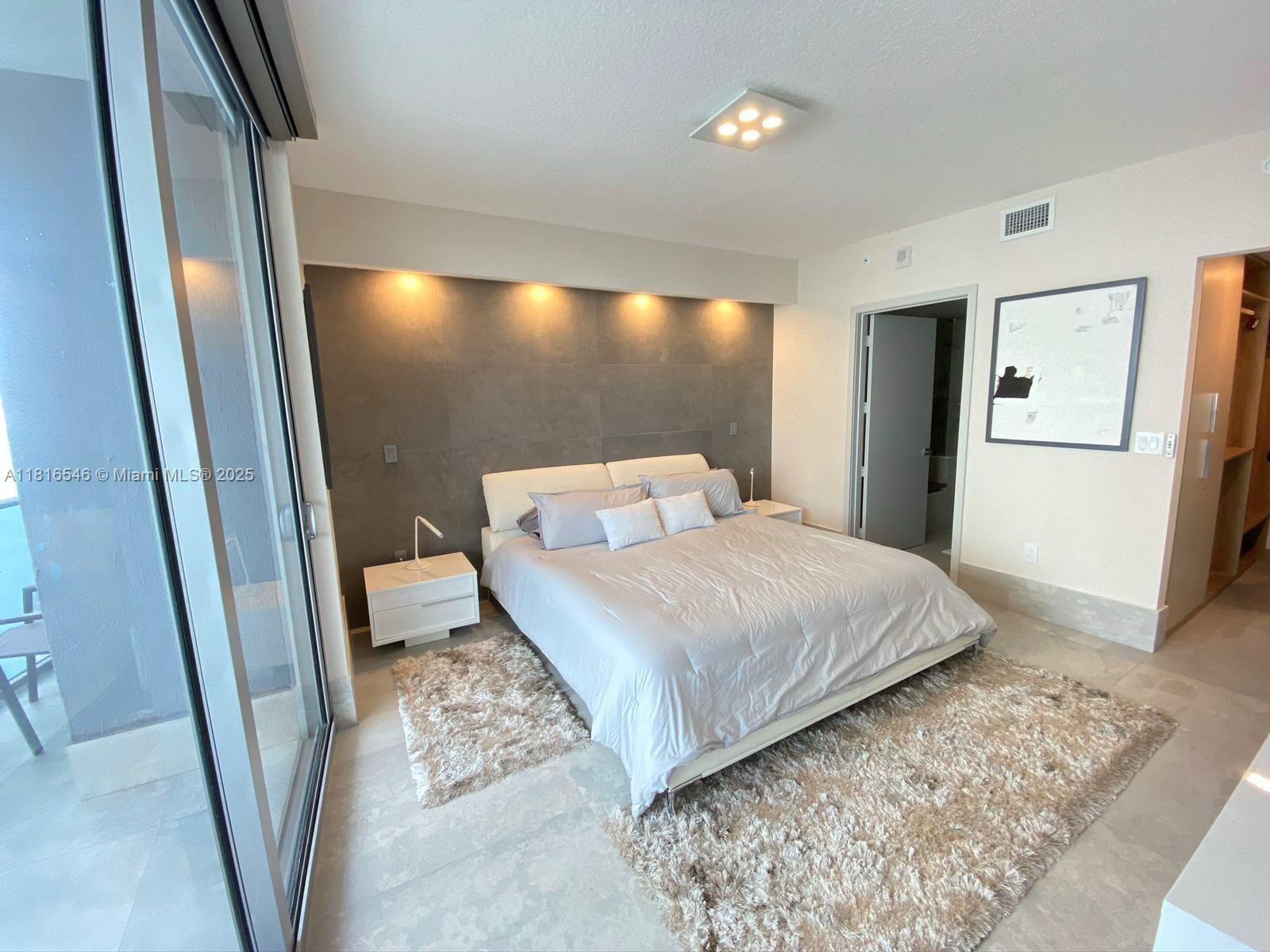 ARIA ON THE BAY CONDO - Residential