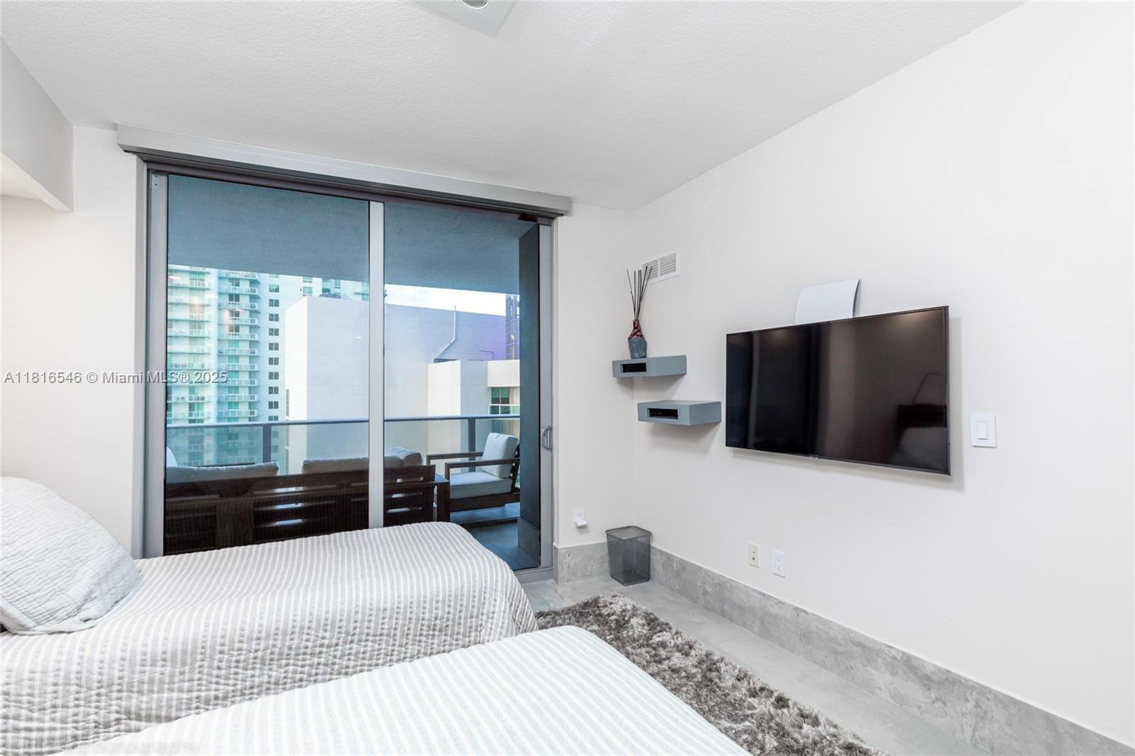 ARIA ON THE BAY CONDO - Residential