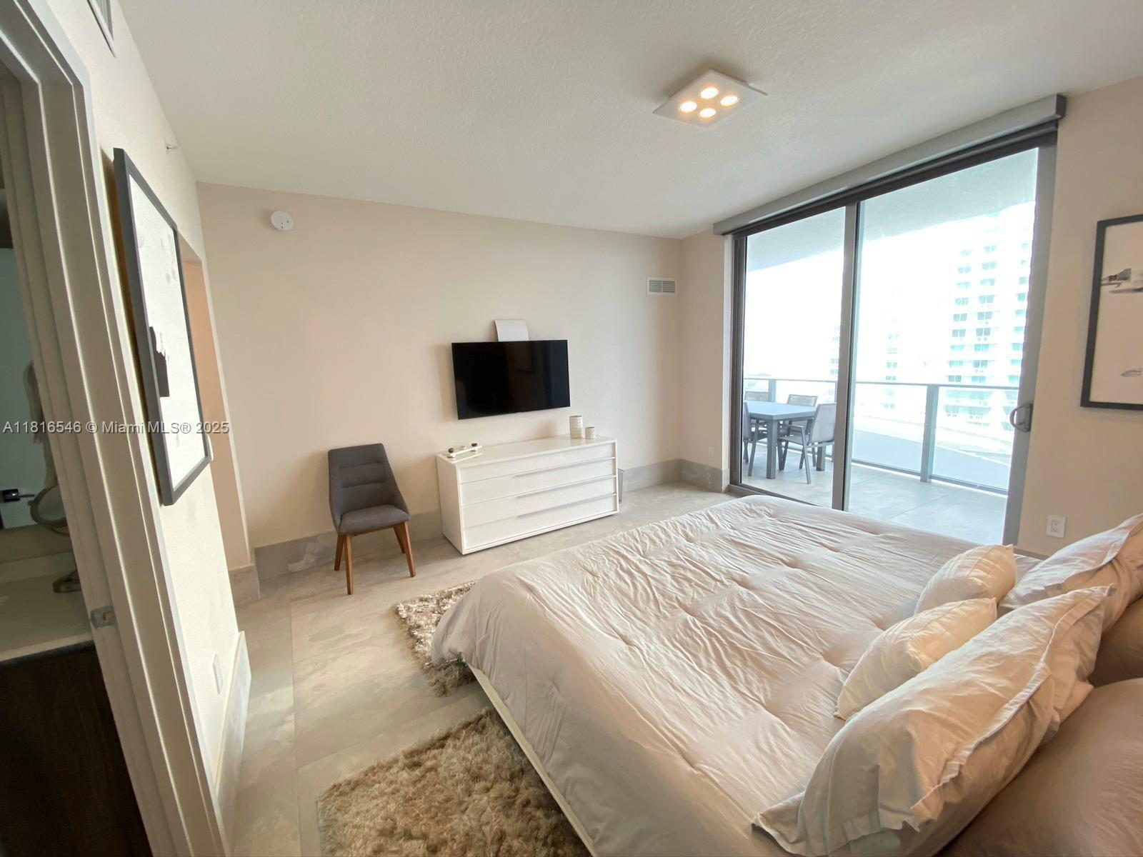 ARIA ON THE BAY CONDO - Residential