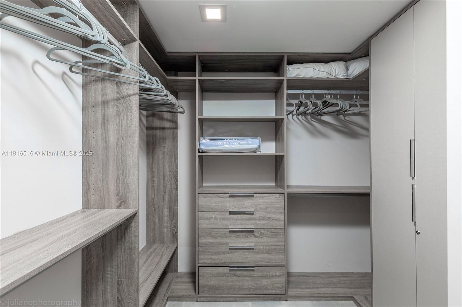 ARIA ON THE BAY CONDO - Residential