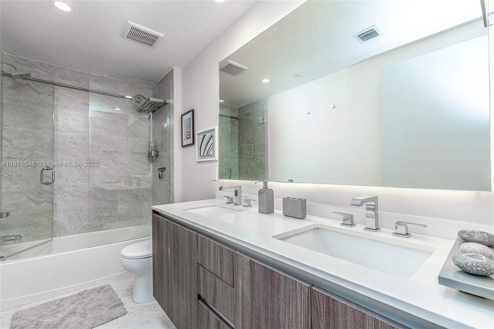 ARIA ON THE BAY CONDO - Residential