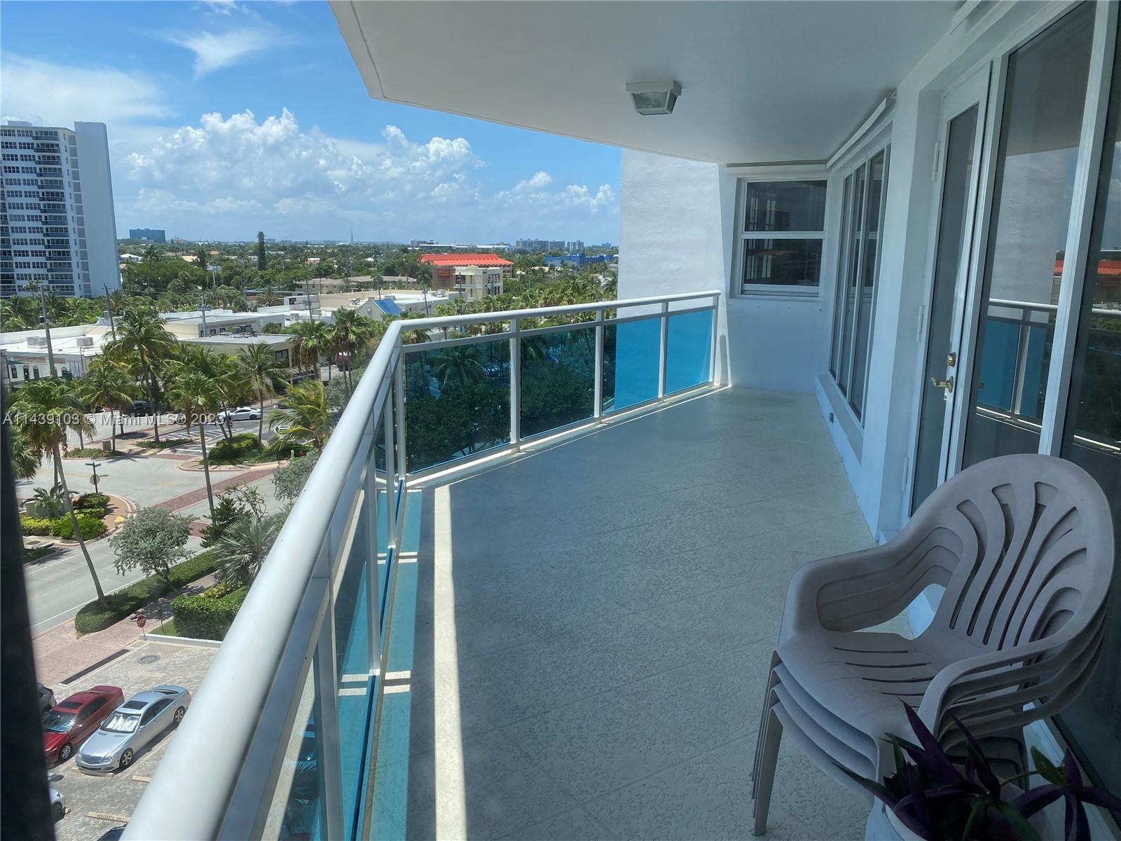 COMMODORE CONDO - Residential