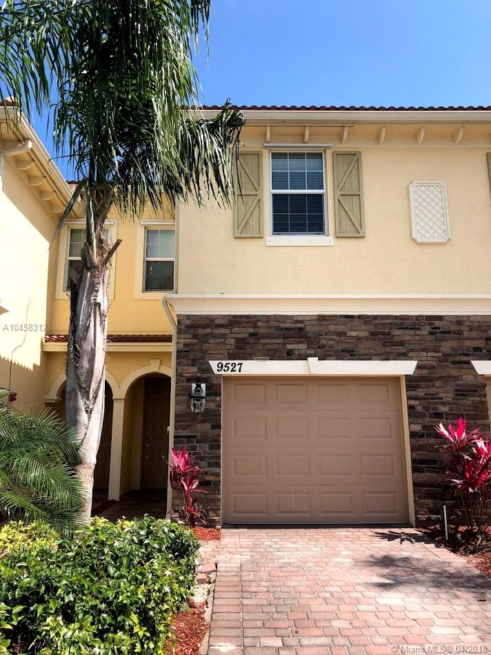 Beautiful and Modern townhome in River Marina. Featuring 3 bedrooms and 2 1/2 bathrooms. Other features include, a beautiful open floor plan, granite counter tops, stainless steel appliances, ice maker refrigerator, dishwasher, disposal, large pantry, storage room, carpet only in bedrooms, the rest of the space is tiled, 9 ft. ceilings throughout, single car garage.