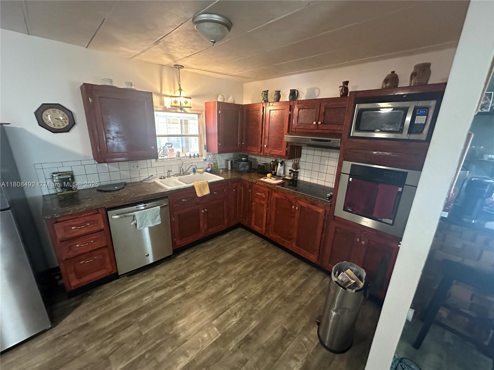 JAMAICA BAY MOBILE HOME C - Residential