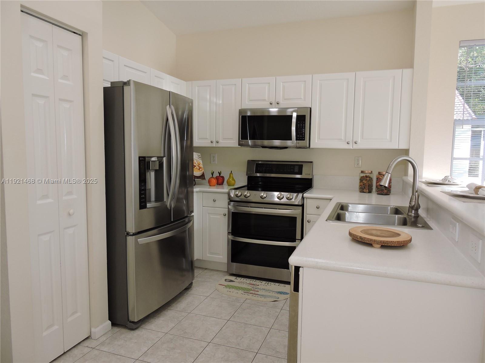 PARCEL D AT SUNSET LAKES - Residential Lease