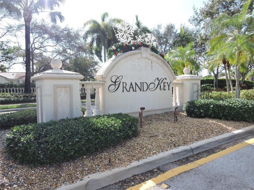 BEAUTIFUL CORNER TOWNHOUSE IN THE GATED COMMUNITY OF GRAND KEY AT SUNSET LAKES. 3 BEDROOMS, 2 BATHROOMS WITH 1 CAR GARAGE. TILE FLOORING TROUGHT OUT. ENCLOSED SCREENED PATIO OVERLOOKING THE LAKE. ACCORDION SHUTTHERS. ACCESS TO THE CLUBS AT SUNSET LAKES. RESORT-STYLE POOL, KIDDIE POOL, BASKETBALL COURTS, TENNIS COURTS, VOLLEYBALL, CLUBHOUSE, GYM, PARKS, AND PLAYGROUNDS. GRAND KEY HAS A COMMUNITY POOL AND A PLAYGROUND. CLOSE TO SHOPPING CENTERS, HOSPITALS, SCHOOLS, PARKS, AND MAJOR HIGHWAYS. RENT INCLUDES BASIC CABLE AND LAWN. *ASSOCIATION REQUIRES ALL OCCUPANTS OVER 18 BACKGROUND CHECK AND HAVE A 660 CREDIT SCORE*