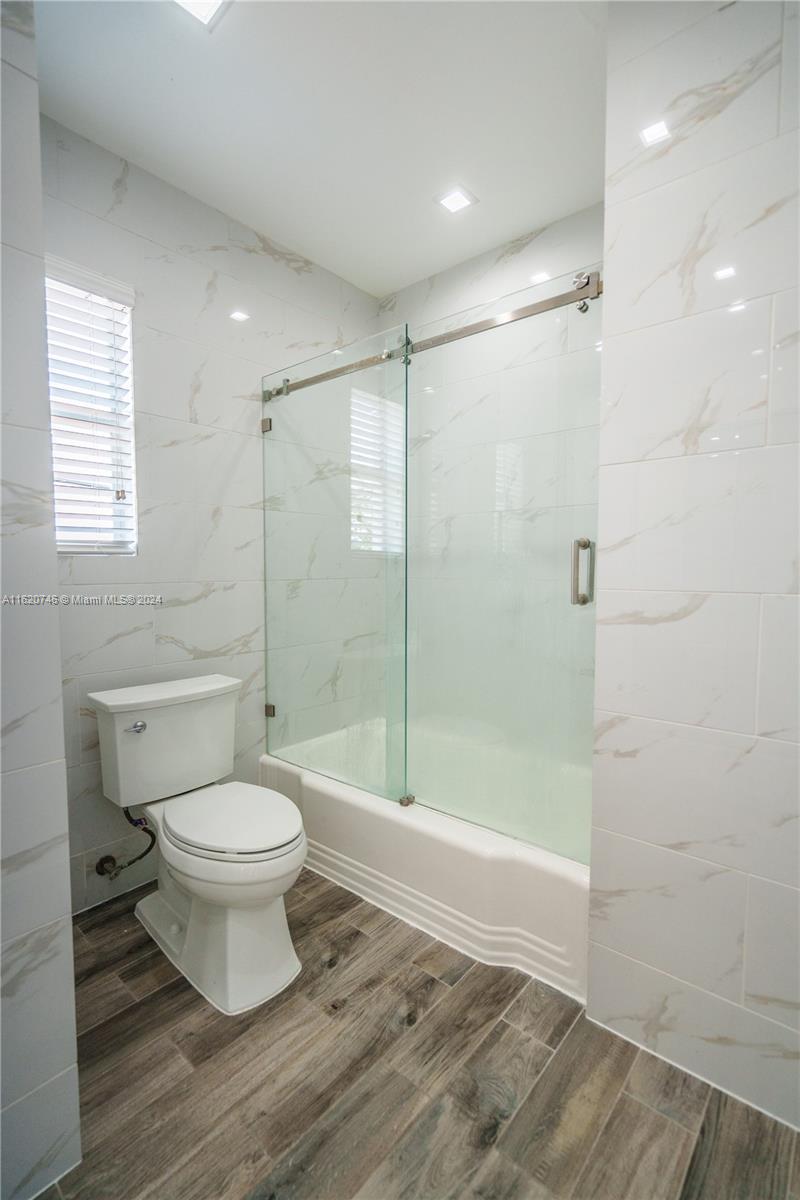 AQUA MARINE - Residential Lease