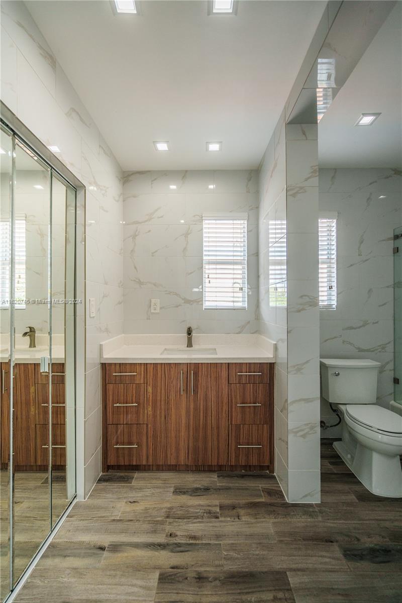 AQUA MARINE - Residential Lease