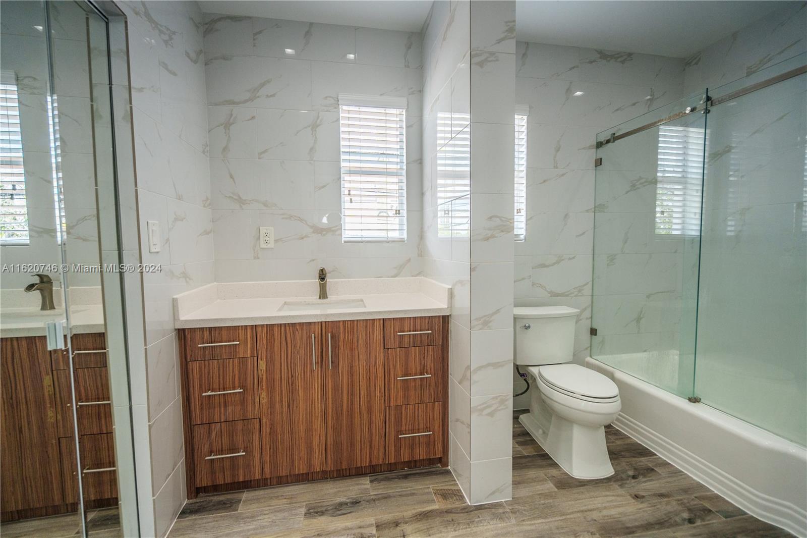 AQUA MARINE - Residential Lease