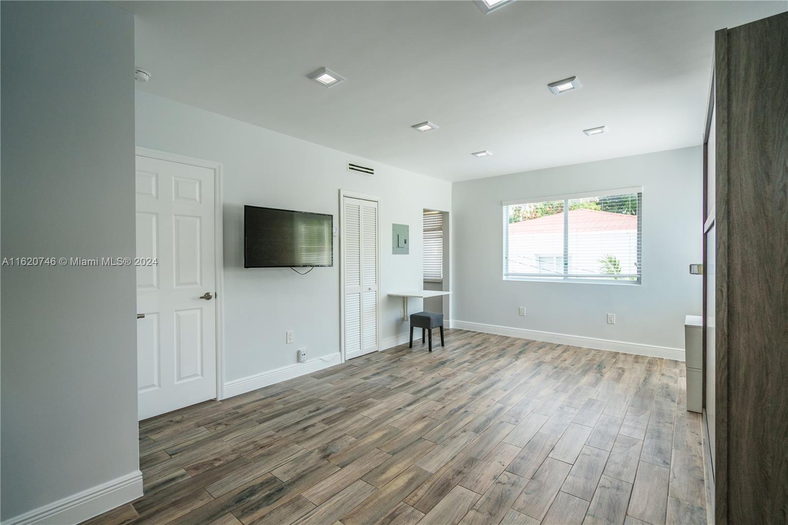 AQUA MARINE - Residential Lease