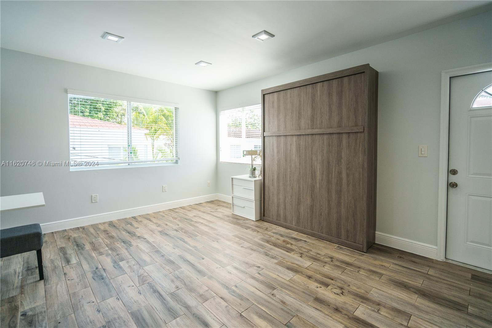 AQUA MARINE - Residential Lease