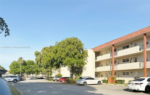 9820 S Hollybrook Lake Dr 202 Pembroke Pines FL 33025