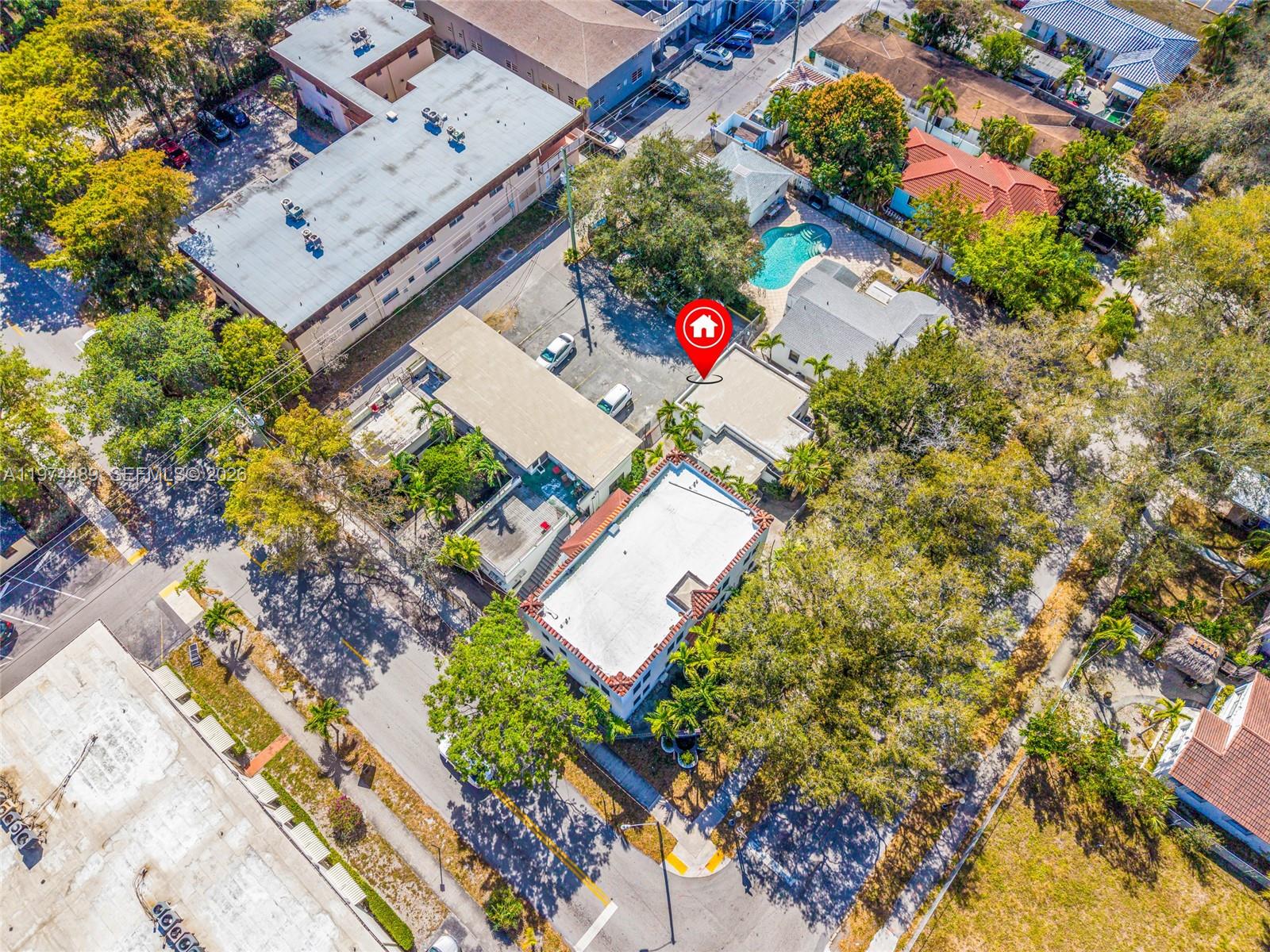 HOLLYWOOD - Residential Income