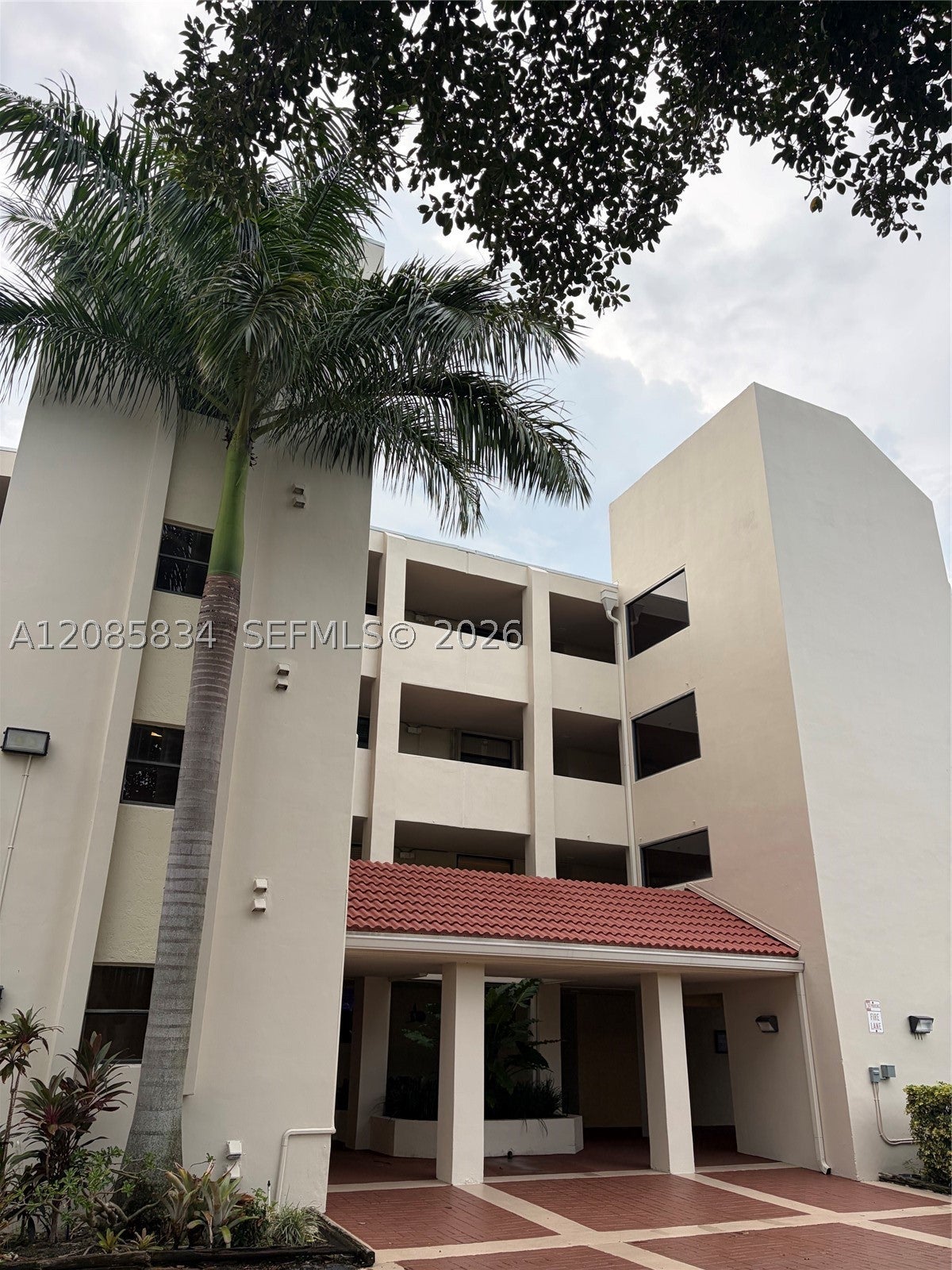 111 Lake Emerald Dr 104, Oakland Park FL 33309