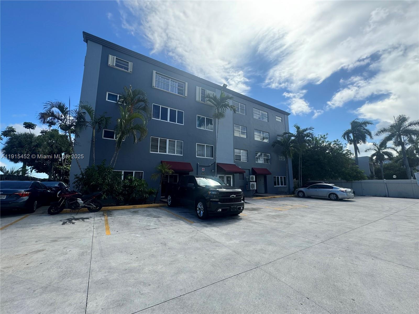 SOMMERSET CONDOMINIUMS - Residential Lease