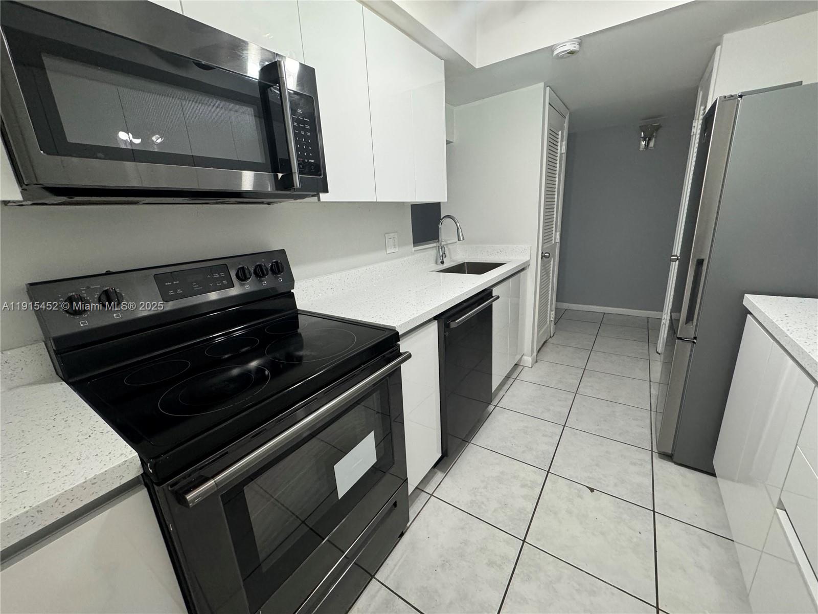 SOMMERSET CONDOMINIUMS - Residential Lease